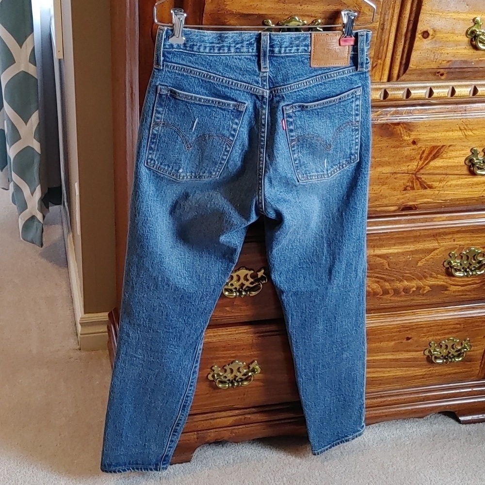 Women's Levis Red Tab Distressed Wedgie Straight Leg Jeans - Picture 5 of 12